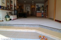 Medium_浜辺屋　上がり框img_2587